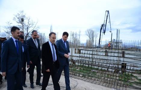 Erzurum Valisi Altıparmak Aziziye'de yapılan lise inşaatını gezdi!