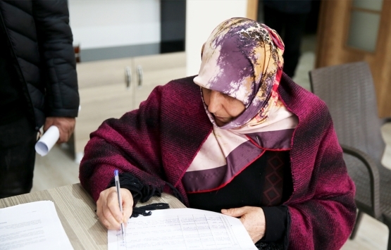 Elazığ da depremzedeler yeni evlerinin anahtarlarını aldı!