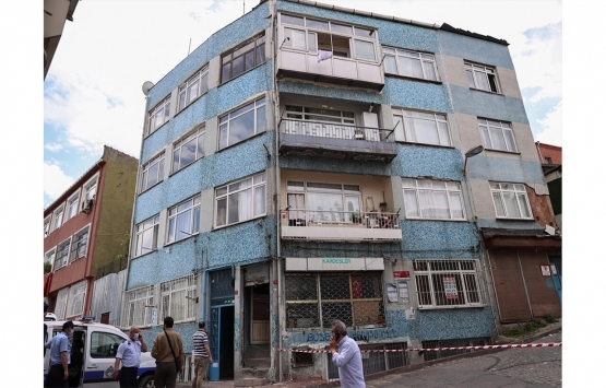 Fatih te 4 katlı bina tahliye edildi!