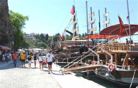 Kaleiçi Yat Limanı'nda temizlik çalışmaları başladı!