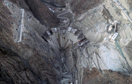 Yusufeli Barajı inşaatında 25 kadın çalışıyor!