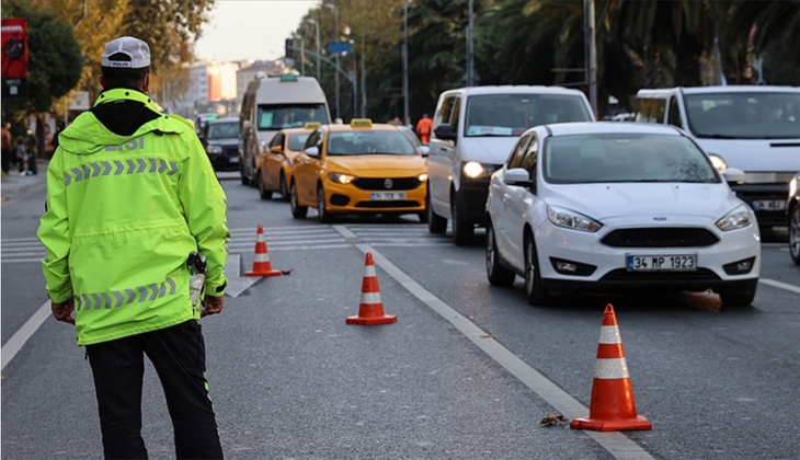İstanbullular aman dikkat! Pazar günü trafiğe kapatılacak yollar belli oldu! Acil bakın!