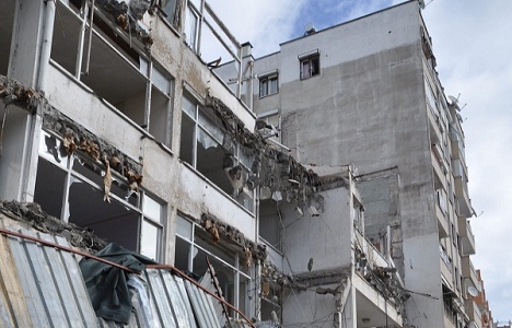 Antalya Sevim Apartmanı'nın yıkım işlemi yarım mı kaldı?