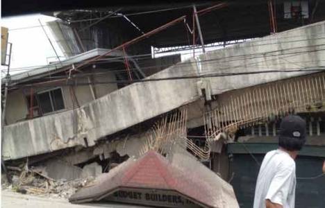 Filipinler enkaz altında kaldı!