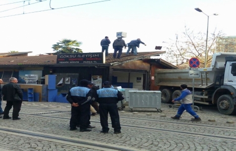 İzmit Halkevi'ndeki 11 dükkan yıkıldı!