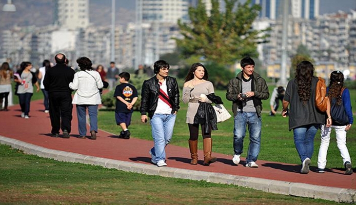 Türkiye’de haneler küçülüyor, hane halkı sayısı geriliyor…