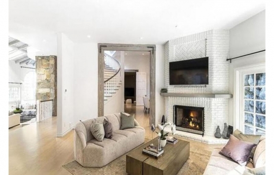 Selena Gomez, Tom Petty nin Encino daki malikanesini satın aldı!