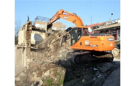 Mersin Toroslar'daki metruk binalar yıkılıyor!