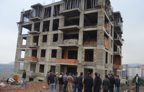 Niğde'de inşaat işçisi 6. kattan düştü!