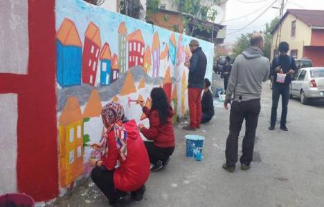 Küçükarmutlu'daki gecekonduların evleri rengarenk boyandı!