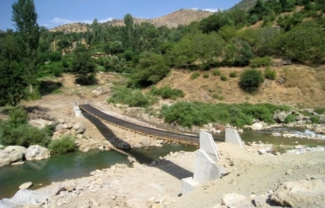 Bitlis Hacı Mehmet köyüne asma köprü inşa edildi!