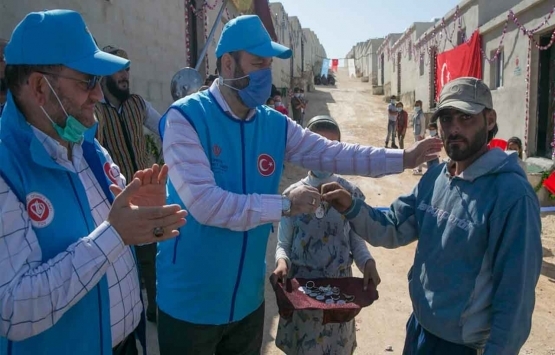 İdlib de inşa edilen 600 konut mağdur ailelere teslim edildi!