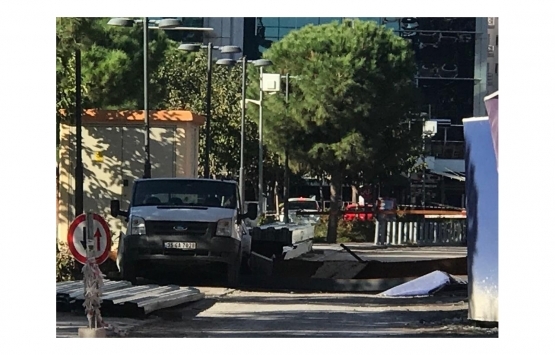 İzmir depreminde Biva Tower inşaatından çelik parçalar düştü! 1 işçi yaşamını yitirdi!