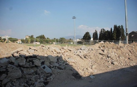Alsancak Stadı'nın çevresi moloz alanı oldu!