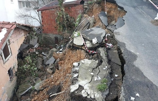 Beykoz da yol evin üzerine çöktü!