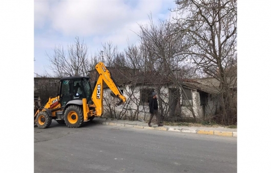 Arnavutköy'deki metruk yapılar yıkılıyor!