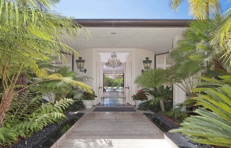 Adam Levine-Behati Prinsloo çifti evlerini 18.9 milyon dolara sattı!