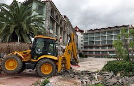 Marmaris'teki 5 yıldızlı otelden yol geçiyor!