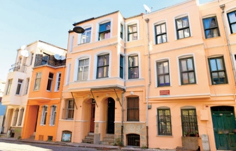 Fener-Balat’ta 136 bina boyanacak 36 bina yıkılacak!