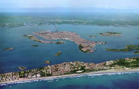 İtalya krizden dolayı Venedik açıklarında bir adayı satılığa çıkarıyor!
