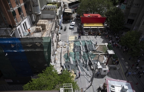 Çankaya da inşaat iskelesi çöktü: 2 yaralı!