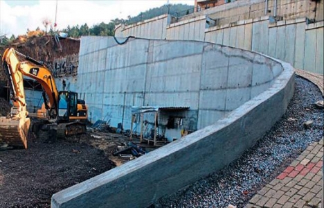İzmir Narlıdere Narbel Yolu'nda istinat duvarı yeniden yapılıyor!