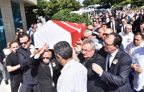 Şarık Tara son yolculuğuna uğurlanıyor!