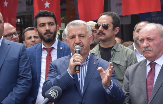 Biz ülkeyi kalkındırmaktan bahsediyoruz, onlar yıkmaktan!