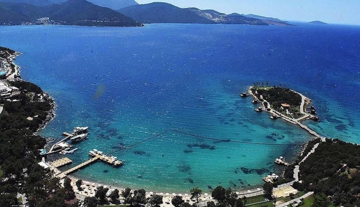 Muğla da hazine arazisine kaçak konut inşaatı yapmıştı! İnşaat kendi elleriyle yıktırıldı!