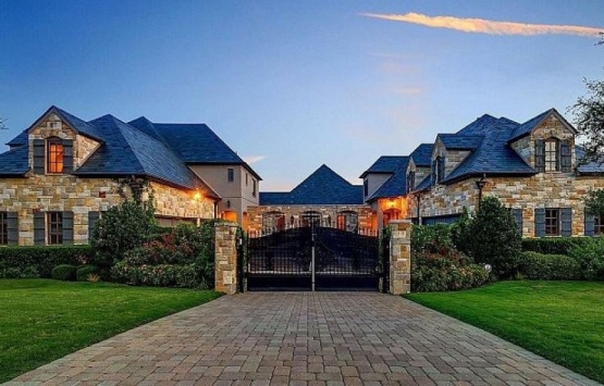 Selena Gomez Teksas’taki evinin fiyatını 3 milyon dolara düşürdü!