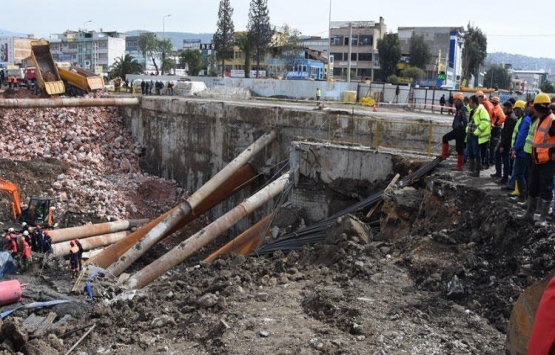 İzmir'deki metro otopark inşaatındaki göçükte arama çalışmaları sürüyor!