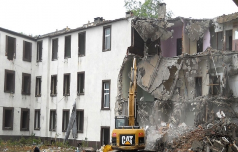 Trabzon Of Hükümet Konağı yıkıldı!