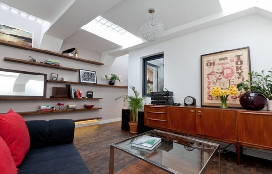 İngiliz mimar yıkık tuvaletten ev yaptı!