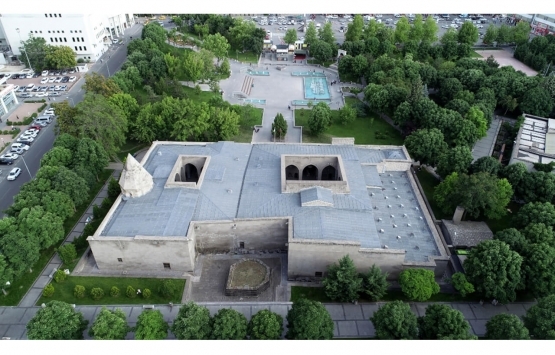 Kayseri Belediyesi nden 23.8 milyon TL ye 10 yıllığına kiralık 18 dükkan!