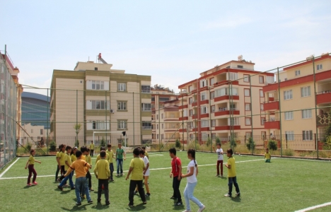 Kahramanmaraş Büyükşehir'den yeni halı saha!