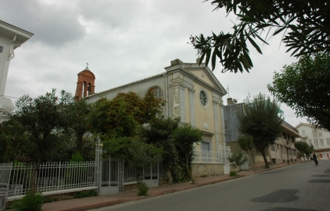 Beyoğlu Ermeni Katolik Kilisesi'nde yaya yolu krizi!