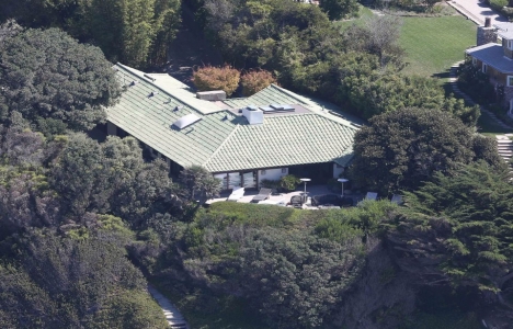 Angelina Jolie, Malibu dan 12 milyon dolarlık köşk kiraladı!