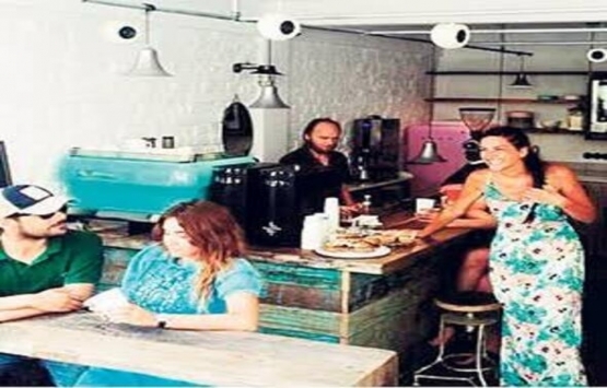 Bergüzar Korel kahve dükkanını kapattı!