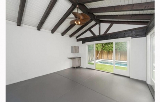 Charlize Theron California daki evini satıyor!