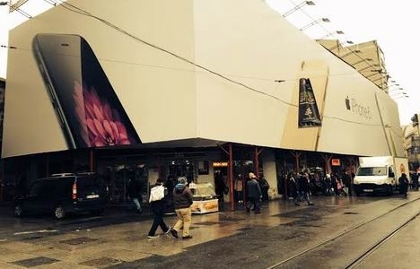 Apple Türkiye, Narmanlı Han reklam panosunu kaldırdı!