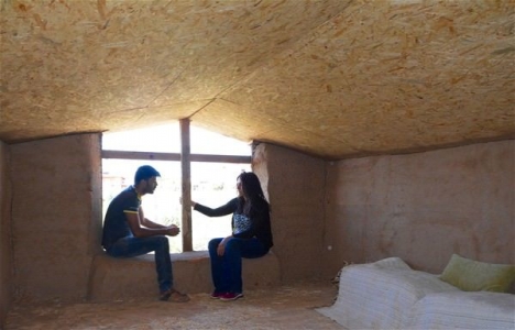 Kırşehirli çift samandan ev yaptı!