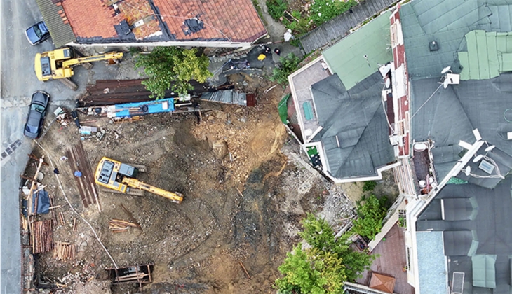 Eyüpsultan da toprak kayması nedeniyle 2 bina boşaltıldı!