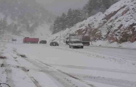 Zigana Geçidi'nin karla beyaza bürünmesi turizmcileri sevindirdi!