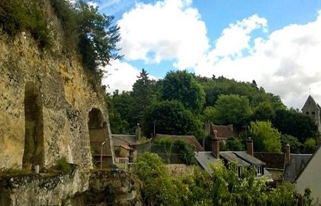 Fransa da 1 Euro ya alınan mağara ev oldu!