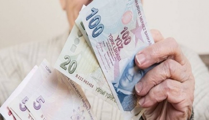 Çalışan emeklilere müjde! Çalışan emekliye 5 bin Türk Lirası ikramiyenin hesaplara yatırma tarihi belli oldu...