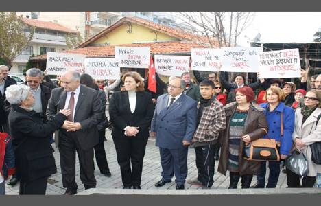 Karşıyaka'daki park alanının yıkılıp yerine bina yapılmak istenmesi protesto edildi!