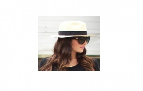 Sezen Ulubay kimdir?