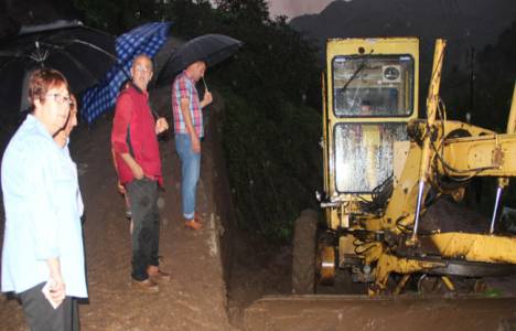 Trabzon'daki sağanak yağış ulaşımı olumsuz etkiledi!