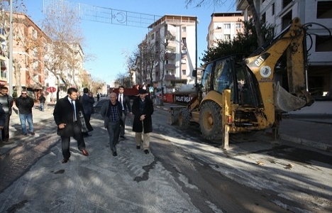 Altınok Öz Kızılay Bulvarı’ndaki asfalt çalışmalarını inceledi!