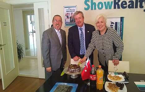 Show Realty Çökmeköy'deki Turkuaz ofisini açtı!
